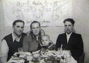 1953.12 - Z rodzicami i bratem mamy